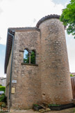 <center>Puycelsi</center>Château dit du Capitaine Royal. Ils gouvernaient le village pour le roi et s'occupaient de la gestion de la forêt de la Grésigne (3600 ha), la plus vaste forêt de chênes de la région Midi-Pyrénées.
Elle a donné autrefois du bois de chauffage et de charpente, du bois pour les merrains servant à la tonnellerie (vin de Gaillac), du charbon de bois jusqu'aux années cinquante, du bois alimentant les fours des verriers. Rationnellement exploitée et entretenue, elle est aujourd'hui un lieu de chasse au gros gibier.