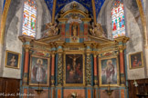 <center>L’église Saint Corneille de Puycelsi</center>Les deux tableaux encadrant le retable représentent des martyrs. Sur la droite, Ste Apolline, tuée au troisième siècle; elle tient 
une dent dans une pince, symbole de la torture qu’elle a subie, car ses dents ont été brisées et arrachées avant sa mort. Ce
tableau est un ex-voto pour la guérison miraculeuse réalisée par la Sainte. Le martyr représenté à gauche, est probablement Ste
Eulalie de Merida. Les deux martyrs portent une feuille de palme, symbole
de leurs sacrifices.