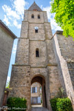 <center>L’église Saint Corneille de Puycelsi</center>Au cours de la seigneurie civile et religieuse de Puycelsi à l’époque féodale, les Bénédictins d’Aurillac avaient construit l’église primitive au centre du Castrum de Podiocelso sur l’emplacement actuel de l’église Saint-Corneille qui la remplaça à partir du XIVème- XVème siècle. On entrait dans cet édifice par la porte située sous le porche. Le clocher de 57 mètres de haut a été construit en 1777.  L'entrée de l'église se fait par la porte sud. La 