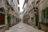 <center>Saint-Antonin-Noble-Val </center>Situé au confluent de deux rivières, l'Aveyron et la Bonnette, le lieu s'est appelé Condat (confluent) dès l'époque Celtique, puis Nobilis Valis (Noble Val) à l'époque Romaine. Antonin est venu évangéliser les Ruthènes au début de l'ère chrétienne. Martyrisé à Pamiers, sa dépouille est revenue à Condat dans une barque tirée par deux aigles. À cet endroit, au VIIIème siècle, s'est construit l'Abbaye de Saint-Antonin. La ville s'est développée plus tard autour de cette abbaye et a pris le même nom.