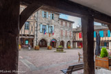 <center>Castelnau-de-Montmiral </center>Place de la mairie.