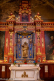 <center>Gaillac</center>L’église Saint-Pierre. Retable de St Pierre. Une statue de la Vierge à l'enfant est actuellement placée devant la niche centrale. L'enfant Jésus est présenté par la Vierge, assis sur la jambe gauche de sa mère et regardant devant lui. La Vierge est vêtue d'une robe aux plis lourds. L’ensemble est recouvert d'un badigeon gris. Cette sculpture de belle facture n'est cependant pas celle qui devait figurer au centre de ce retable car elle est disproportionnée par rapport à la niche que l’on a d’ailleurs fermée pour présenter la sculpture. La statue d'origine dont on peut presque sûrement affirmer qu'elle était celle du retable est sans doute celle aujourd'hui conservée au presbytère Saint Michel. La Vierge y est debout tenant l’enfant Jésus sur ses bras et recouverte de dorure et de polychromie. Ses dimensions et son style semblent parfaitement adaptés à la dimension de la niche centrale, à l'époque et au thème de ce retable.