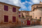 <center>Gaillac</center>Hôtel de Paulo (XVIe-XVIIe s.)
Construit par Roch de Combattes, juge d’Albigeois à partir de 1594, cet hôtel particulier est desservi par un large escalier central. Bâti sur un terrain dépendant de l’abbaye Saint-Michel, il comprenait initialement trois ailes situées autour de la cour intérieure. Il tire son nom de la famille de Paulo (parlementaires de Toulouse) qui habita cet hôtel représentatif des créations de la seconde Renaissance en Gaillacois.