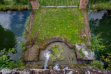 <center>Gaillac</center>Un savant système hydraulique mis en place dès l'origine par un fontainier, alimente les deux grands bassins du sud par trois masques bachiques en pierre. Un bassin rond occupe le centre du parterre .