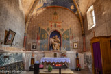 <center>Notre Dame de La Jonquière de Lisle-sur-Tarn</center>Chapelle Notre Dame de Pitié. La très belle Pietà de cette chapelle semble dater, d'après les spécialistes, du début ou du milieu du dix-septième siècle. . Elle est grandeur nature, en bois peint et doré. Marie, vêtue d'un grand manteau aux multiples plis tient le corps de son fils sur le genou droit, soutenant le buste et tenant le bras gauche du Christ au niveau du poignet, tandis que le bras droit retombe, inerte. Le visage de la Vierge, les yeux mi-clos, traduit une grande douleur et, peut-être, un certain étonnement. La musculature du corps du Christ est particulièrement soignée. Elle semble provenir du couvent des Augustins où nous savons qu'il existait, dans la seconde moitié du XVIIème siècle, une chapelle dédiée à Notre-Dame de Pitié. Sa présence dans l'église paroissiale est attestée clairement en 1832 où elle est l’objet d’une dévotion particulière.