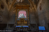 <center>Notre Dame de La Jonquière de Lisle-sur-Tarn</center>Chapelle Saint Joseph. Elle retient d'abord l'attention par une vaste niche abritant un groupe en plâtre, grandeur nature, représentant la mort de Saint-Joseph, entouré de la Vierge et du Christ. Mais l'intérêt de la chapelle réside surtout dans son tabernacle et le retable en bois doré, enrichi de 6 colonnettes en marbre de Caunes. Au-dessus du tabernacle, dans une coupole hémisphérique en cul-de-four, des chérubins entourent une gloire rayonnante occupée en son centre par un petit miroir.
De part et d'autre du tabernacle où figure l'Agneau Pascal en relief, deux panneaux sculptés présentent l'un la Cène et l’autre un épisode de l'Exode, la Pâque Juive, avec l'Ange exterminateur.
Le style du retable, encadré de colonnes corinthiennes, s'apparente à l'art baroque avec ses guirlandes d’anges, ses dorures, donnant l'impression de mouvement et de surchargé. Il permet de dater l'ensemble du XVIIème siècle.