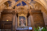 <center>Notre Dame de La Jonquière de Lisle-sur-Tarn</center>A la place des fonts baptismaux a été édifié un petit autel surmonté d'un tableau représentant le Christ ramenant sur ses épaules la brebis perdue. Cette toile est signée Marzocchi et datée de 1883.
Il en est fait mention sur un mur de la chapelle Saint-Eutrope dans un vieil historique de Lisle des années 1870.
Les deux avancées néo-gothiques, encadrant l'autel, portent, à l'intérieur, des versets de l'Évangile de Mathieu et de l’Epitre aux Ephésiens concernant le baptême. Elles sont surmontées de deux bustes, un homme et une femme, remontant aussi au XIXème siècle.