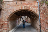 <center>Lisle-sur-Tarn</center>Surplombant la rue, les « pountets » servaient de poste de surveillance. Il en reste 6 dans la Bastide.