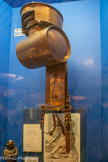 <center>Le musée du scaphandre. Espalion</center>Cet appareil plongeur Rouquayrol Denayrouze (plaque Ch. Petit) est à ce jour le seul exemplaire d'époque connu en état de fonctionnement. Il a servi pour des démonstrations immergées afin de remettre au jour les inventions pionnières de Benoît Rouquayrol et d'Auguste Denayrouze
Offert au musée le 24 septembre 1980 par Bernard Piel avec le masque d'appareil plongeur dit 'groin” et un portrait d'Auguste Denayrouze.