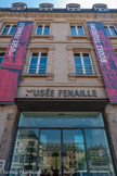 <center>Le musée Fenaille </center>Le musée Fenaille est fondé en 1837, par un groupe d’érudits et notables aveyronnais qui, un an plus tôt, avaient créé une société savante : la Société des Lettres, Sciences et Arts de l’Aveyron.
Avec dévouement, les membres de la Société recueillent tous les témoignages de l’œuvre de l’homme et de la nature. Près de 1000 donateurs ont rassemblé et offert les 25 000 pièces qui constituent aujourd’hui le musée.
En 1929, la Société des Lettres bénéficie du concours d’un mécène exceptionnel : Maurice Fenaille, pionnier de l’industrie pétrolière en France et grand amateur d’art. Ce collectionneur avisé va aider de nombreux artistes, notamment le sculpteur Auguste Rodin, qu’il soutient pendant trente ans. Il fait don à la société savante aveyronnaise d’un ancien hôtel particulier, l’hôtel de Jouery, situé dans le centre ancien de Rodez Inauguré en 1937, le nouveau musée prend le nom de son mécène et devient le musée Fenaille.Inauguré en 1937, le nouveau musée prend le nom de son mécène et devient le musée Fenaille.
Fort d’un ensemble unique sur l’ancienne province du Rouergue, le musée Fenaille présente l’archéologie, l’art et l’histoire de la région, depuis le tout premier homme apparu voici 300 000 ans, jusqu’à l’aube du XVIIe siècle.