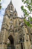 <center>San Sebastian</center>Sur la façade principale, est remarquable la tour-clocher de 75 mètres visible depuis une grande partie de la ville, construite par Ramon Cortazar en 1899. La façade de cet édifice fait face à l'église baroque Santa Maria del Coro, située dans la vieille ville, formant l'axe religieux principal de Saint-Sébastien. Comme matériaux de construction, ont été utilises la pierre de taille provenant des carrières d'Igeldo, pouf les voûtes, le tuf d'Ocio (Burgos), et les ardoises ont été apportées d'Angers (France). Lors de la constitution du diocèse de Saint-Sébastien, en 1949, elle a été élevée au rang de cathédrale.