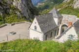 <center>Le fort du Portalet</center>Terrasse principale et les bâtiments d'entrée.