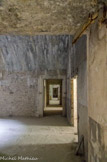 <center>Le fort du Portalet</center>Couloir desservant les dortoirs et différentes pièces.