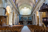 <center>Eglise Notre Dame</center>À l’intérieur de l’église, on pénètre dans une large nef longue de 60 mètres, avec voûte en berceau ornée de fenêtres possédant de très beaux vitraux. Ses sept grandes arcades ovales sont surmontées d'une corniche très saillante qui fait le tour du bâtiment. Deux larges balcons arrondis, en ferronnerie, surplombent la nef. Situé dans la nef en face de la chaire, le banc-d’oeuvre en chêne, réservé aux membres du conseil de Fabrique, est réalisé en 1839 d’après les dessins de l’architecte Pierre-Alexandre Poitevin. Son panneau central est sculpté d’un bas-relief représentant l’Assomption de la Vierge.