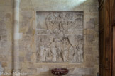 <center>La cathédrale Saint-André</center>Les deux panneaux sculptés provenant de l'ancien jubé et placés dans le mur du fond de la cathédrale ont un réel intérêt. L'inspiration chrétienne se mêle à l'inspiration païenne. Ces reliefs, qu'on peut dater autour de 1540. La Résurrection et l'Ascension du Christ. L'ange annonce la résurrection aux saintes femmes. Au-dessus, le Christ s'élève au plus des cieux, sur un aigle à l'image des héros antiques, qui montent dans l'Olympe sur des animaux psychopompes, aigle, phénix...