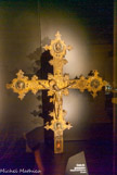 <center>Cryptes de la Cathédrale Saint-Pierre Saint-Paul. </center> Croix de procession. Le calice, la patène, l'encensoir et les croix processionnaires, destinés à être montrés, étaient abondamment décorés. Des symboles sont récurrents comme le Tétramorphe, image des quatre évangélistes.
Reliquaire du XVIè siècle en bronze, supposé contenir un morceau de la « Vraie Croix » (le morceau de bois en question est en bas, avec un petit médaillon rouge en incrustation).