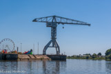 <center>L'île de Trentemoult. </center> Grue grise de l'île de Nantes.