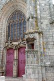 <center>Guérande. </center> La chaire extérieure présente sur la façade occidentale, est aussi une particularité de certaines églises de Bretagne.