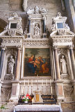 <center>Guérande. </center> Les retables du transept (17e s.) de type angevin. La richesse de leur décor témoigne du mouvement artistique ostentatoire qui a accompagné la Réforme catholique. Les statues (19e s.) sont des oeuvres du sculpteur nantais Grootaers.