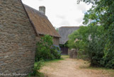 <center>La Brière. </center> Kerhinet et ses toits en chaume.