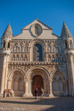 <center>Notre-Dame-la-Grande. </center> Cette église est une des plus belles créations de l’art roman. Sculpté et peint au XIIe siècle, ce chef d'oeuvre se lit comme un livre d'images.