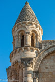 <center>Notre-Dame-la-Grande. </center> Les tourelles en pomme de pin sont caractéristiques du style poitevin.