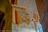 <center>Saint-Hilaire-le-Grand. </center> Les chapelles rayonnantes sont ornées de peintures retraçant la vie de saint Martin, très vénéré dans le Poitou. Ici, il partage son manteau.