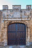 <center>Portail du doyenné Saint-Hilaire. </center>A quelques mètres du chevet s'élève le portail latéral du Doyenné Saint-Hilaire.