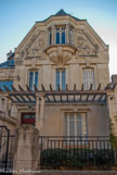 <center>Maison Art Déco. </center>Maison construite par les frères Martineau (Maurice et Lucien) pour Mr roubaud, ingénieur en 1928. Il y a des motifs égyptiens car en 1922, on a découvert la tombe de Toutankhamon. Devant, la pergola, à gauche le garage et à droite des maisons de location.