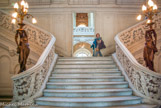 <center>L'Hôtel de Ville. </center> C'est en montant l'escalier monumental pour rejoindre la loggia que l'on découvrira les deux splendides cariatides représentant la science et les beaux-arts, ainsi que les deux toiles de Puvis de Chavanes évoquant des épisodes de l'histoire de la ville (Fortunat lisant des poèmes à sainte Radegonde et la victoire de Charles Martel sur les Sarrazins en 732).