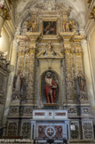 <center>Duomo</center>Chapelle st Jean Baptiste. L'autel fut réalisé par Giuseppe Zimbalo. La statue plolychrome provient de la cathédrale médièvale.