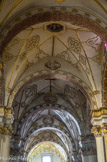 <center>Duomo</center>Les nefs latérales sont couvertes d’une voûte à arêtes décorées avec des stucs.