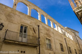 <center>Lecce.</center>Les arcades de l'ancien couvent des Théatins, construit au XVIIe siècle.