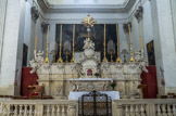 <center>Eglise de Saint Irène</center>Sur le mur du fond du choeur, la toile représentant Le Transport de l'Arche Sacrée, exécutée par Oronzo Tiso. Le tabernacle est l'oeuvre de Tiso et des pères théatins Galletti et Caracciolo.