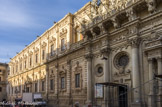 <center>Lecce.</center>Palais des Célestins. Également appelé Palazzo della Provincia, il a été édifié entre 1659 et 1695. Ce palais, accolé à la basilique Santa Croce, réalisé par Giuseppe Cino et Cesare Penna sur un projet de Giuseppe Zimbalo est probablement le plus baroque des palais de la ville. Aujourd'hui il est le siège de l'administration départementale.