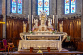 <center>Vias : l'église Saint-Jean-Baptiste </center>Maître autel, de style Louis XV, en marbre polychrome.