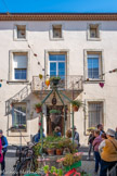 <center>Portiragnes</center>Au centre du village, se trouev un des vieux puits
citerne de Portiragnes faisant face à un bel exemple d’hôtel particulier du XVIIIe siècle avec de grandes fenêtres de style classique et pour une façade à la symétrie parfaite.