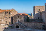 <center>Le château royal.</center>La chapelle et le donjon.