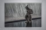 <center>Musée Maillol</center>Frank Horvat (né en 1928) vit littéralement avec les statuettes de Maillol. La pertinence de son axe de prise de vue nous ouvre une porte. Horvat n’interprète pas l’œuvre par la photographie, il offre une avancée poétique de notre regard sur elle.
Léda, 1900, terre cuite, 2015