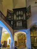 <center>Église Santa Maria de Cadaqués. </center>L'orgue baroque, perchée sur une haute tribune, a été construit en 1690 par Josep Bosea y Serinyama et Josep Bosca, remanié en 1757 par Pedro Sastre et restauré en 2010 par Gerhard Grenzing. Ce superbe ins