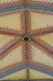 <center>La cathédrale Saint-Jean-Baptiste.</center>Les clés de voûte du chœur. Le « trou de la Pentecôte », clef de voûte d'origine, creuse pour permettre de faire tomber de la voûte des brindilles de genêt enflammées ou des pétales de fleurs lors des solennités de Pentecôte, pour figurer les langues de feu de l'Esprit Saint descendant sur les disciples.