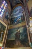 <center>La cathédrale Saint-Jean-Baptiste.</center>Chapelle Saint Jacques. Sur le mur de droite, l'Apparition du Christ à saint François d'Assise : le Crucifié détache son bras de la croix pour étreindre François. Les fresquistes Pauthe (Jacques et Paul) reproduit ici une célèbre toile de Murillo. Au-dessus, L'appel de Jacques fils de Zébédée et de Jean son frère au bord du lac de Thibériade. Jésus marchant le long du lac, vit deux pêcheurs, Simon (Pierre) et André et leur dit : 
