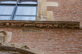<center>La Casa Xanxo. </center>Sur la partie droite se trouve l'enfer. Une corde relie les deux parties, et l'on voit bien les diables de l'enfer tenter d'attirer les personnages de la partie droite.