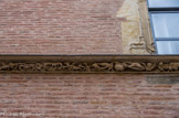 <center>La Casa Xanxo. </center>Dans la partie gauche et jusqu'au centre, sont représentés des personnages humains des deux sexes et de tous les âges, mais aussi des monstres anthropomorphes et zoomorphes, des animaux et des végétaux en une succession de scènes de la vie et de scènes orgiaques. A droite, la chouette et le marchand représentent l'avarice.