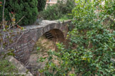 <center>Jardin de la Miranda</center>Vestiges du bastion Saint-Jacques dans le jardin de la Miranda. Le bastion saint Jacques constituait l’un des éléments de l’enceinte du vieux Perpignan. Un bastion est un ouvrage faisant saillie aux angles d’une enceinte fortifiée, il comporte deux flancs et deux faces. Le jardin est construit autour des éléments architecturaux du bastion constitués de salles voûtées, d’escaliers, etc.