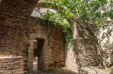 <center>Jardin de la Miranda</center>Vestiges du bastion Saint-Jacques dans le jardin de la Miranda