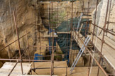 <center>Tautavel.</center>Chantier des fouilles de la Caune de l'Arago. En 1971, la découverte de l’Homme de Tautavel (-450 000 ans) par les équipes du Professeur de Lumley a suscité la volonté de créer un pôle scientifique et culturel. Cet homo erectus avait toutes les caractéristiques des premiers européens : un front fuyant, un bourrelet au-dessus des orbites, des pommettes saillantes et une mâchoire avancée. S’il ne maîtrisait pas encore le feu, il se révélait être un excellent chasseur.