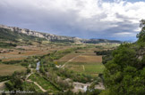 <center>Tautavel.</center>On peut penser qu’il aurait choisi le site de la Caune de l’Arago pour sa situation privilégiée : il pouvait y dominer la vallée, sa source d’eau et par conséquent ses proies.
