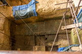 <center>Tautavel.</center>Chantier des fouilles. Les vestiges archéologiques mis au jour dans la cavité ont permis de reconstituer la vie et l’environnement des groupes d’Homo heidelbergensis et laissent présager que ce lieu fut fréquenté par des chasseurs nomades de 690 000 à 60 000 ans avant notre ère.