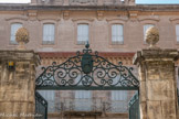 <center>Ancien évêché</center>L’Académie va s’étioler à la fin du XVIIIe siècle, puis sera intégrée aux biens militaires après la Révolution.
C’est en 1905, après que les évêchés n’aient plus été gérés par l’Etat que Monseigneur Jules de Carsalade du Pont racheta le bâtiment, devenu entre-temps demeure privée, pour en faire sa résidence. Il a alors fait rajouter un étage et poser quelques décors, comme les vitraux des escaliers et du vestibule haut décorés des armoiries épiscopales et papales.